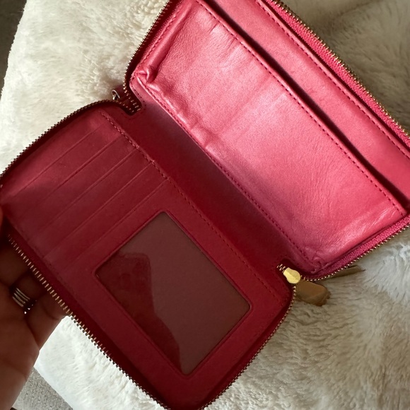 Very well cared for Coach wallet. - Picture 4 of 4